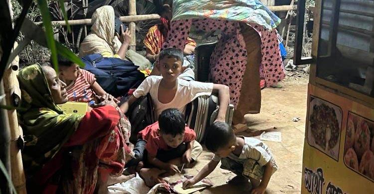 ঘরে ৩ সন্তান রেখে কাজে যান বাবা-মা, ফিরে দেখেন...