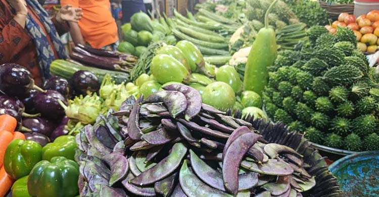 শীতের সবজির সরবরাহ বাড়লেও কমছে না দাম