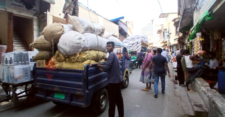 খাতুনগঞ্জে ভেঙে গেছে চিনির সিন্ডিকেট