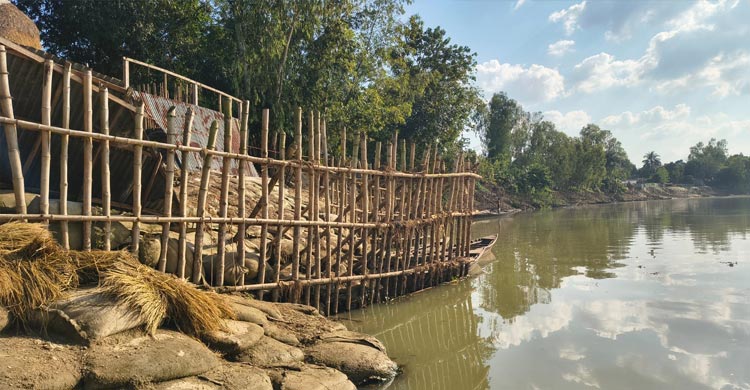 স্বেচ্ছাশ্রমে বদলে যাওয়া এক গ্রামের গল্প