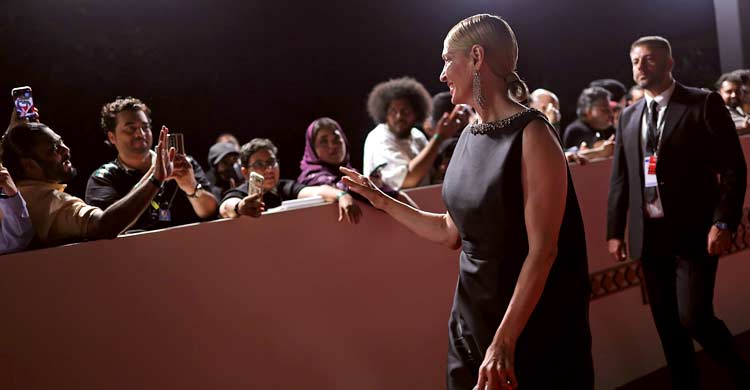 সৌদি আরবের লাল গালিচায় বিশ্বতারকারা