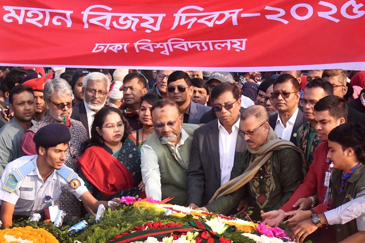 ঢাবিতে নানা আয়োজনে বিজয় দিবস উদযাপিত