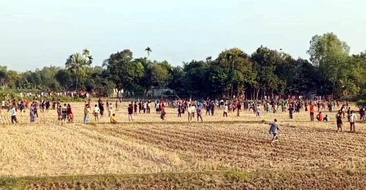 ধানের খড় শুকানো নিয়ে দুই গ্রামবাসীর সংঘর্ষ, আহত ৪০