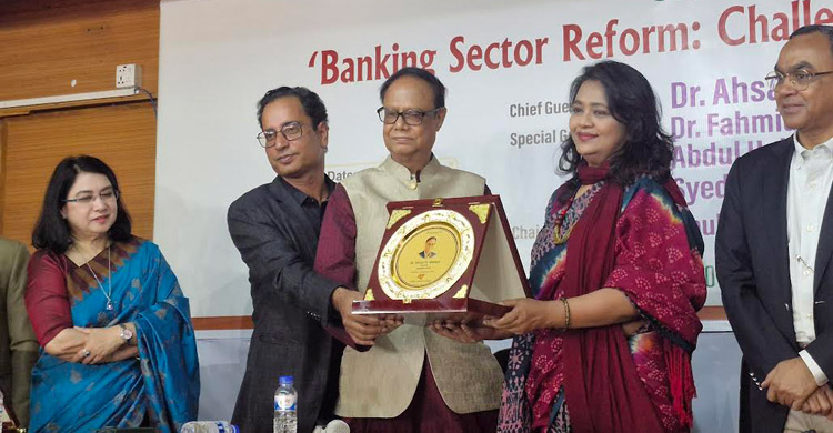 ব্যাংক খাতে আস্থা ফেরাতে আংশিকভাবে সফল হয়েছি: গর্ভনর