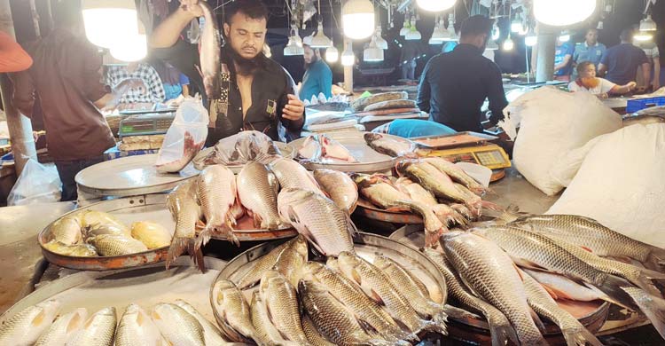 বরিশালে সবজির বাজারে স্বস্তি