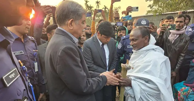 দিপু দাসের পরিবারের পাশে শিক্ষা উপদেষ্টা