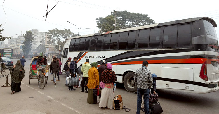 গাবতলীতে বিএনপি নেতাকর্মীদের চাপ কম, রাজধানী ছাড়ছে মানুষ