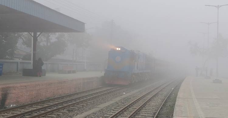 দিনাজপুরে জেঁকে বসেছে হাড়কাঁপানো শীত, বিপর্যস্ত জনজীবন