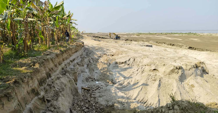 কৃষিজমির মাটি-বালু যাচ্ছে ইটভাটায়, নির্বিকার প্রশাসন