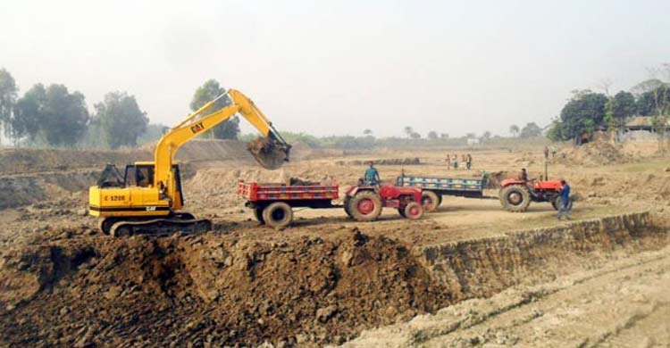 রাতের আঁধারে পুকুর খনন, রাজশাহীতে আবাদি জমি কমেছে ১৬ হাজার হেক্টর