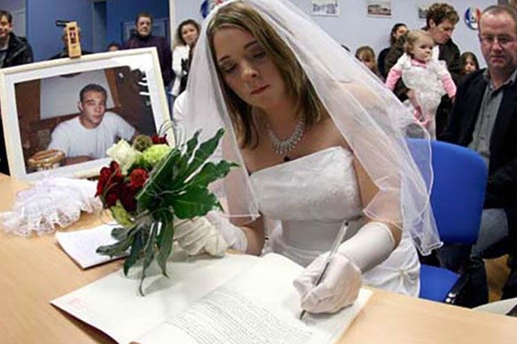 মৃত ব্যক্তির সঙ্গে বিয়ে: সংস্কৃতি থেকে আধুনিক আইন