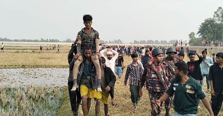 রাখাইন থেকে পালিয়ে আসা ৫৩ রোহিঙ্গা আটক