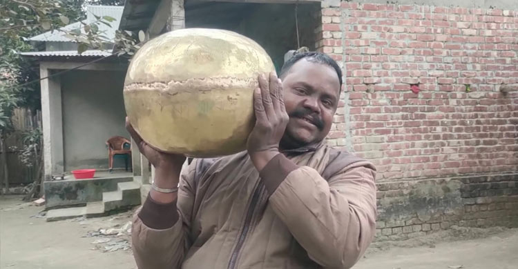 ফুলবাড়িয়ায় বসেছে &lsquo;হুমগুটি&rsquo; খেলার ২৬৭তম আসর