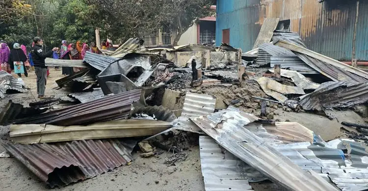 মাদারীপুরে আধিপত্য বিস্তার নিয়ে সংঘর্ষ, বাড়িঘরে আগুন-লুটপাট