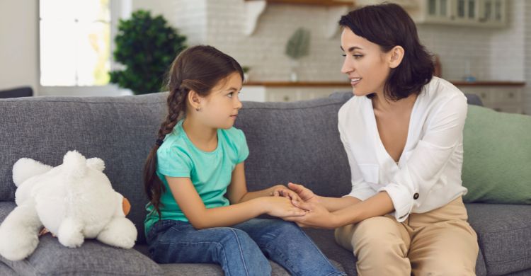 সন্তানের সঙ্গে সংঘাত ও যুদ্ধ নিয়ে কথা বলার পরামর্শ দিলো ইউনিসেফ