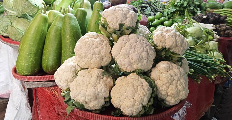 খুলনায় ফের ঊর্ধ্বমুখী সবজির বাজার, আগের দামে আলু-পেঁয়াজ