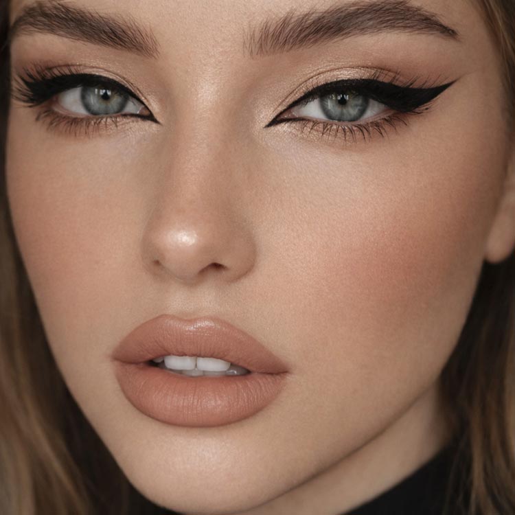 ভাঁজ থাকা চোখের পাতায় আইলাইনার দেওয়ার টিপস