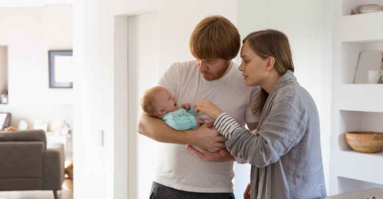 মা চোখের আড়াল হলেই শিশু অস্থির হয়ে পড়ে কেন