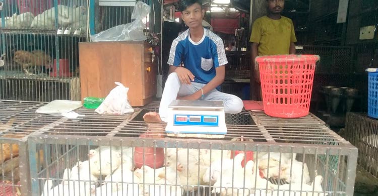 সবজিতে ভরপুর বাজার, দামেও স্বস্তি