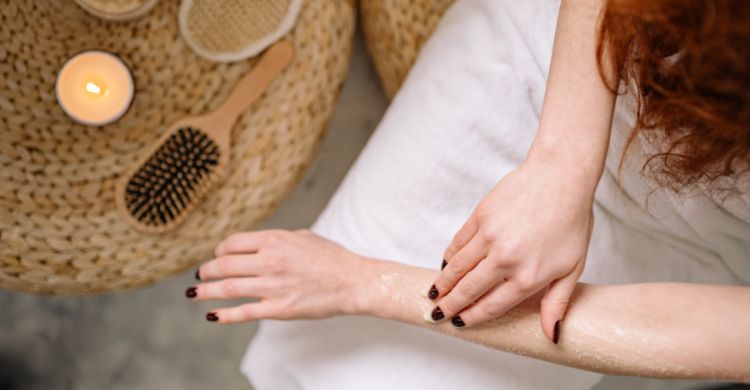 শরীর ঢাকা থাকলেও ময়লা জমে, সমাধান বডি স্ক্রাব