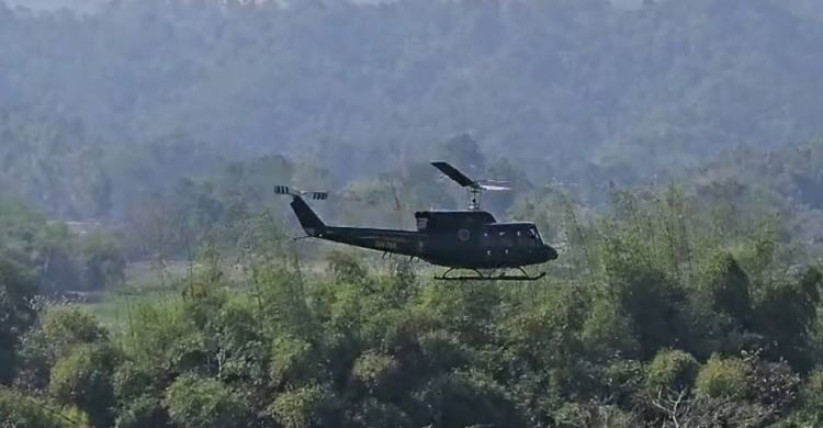 রাঙ্গামাটির দুর্গম কেন্দ্রে হেলিকপ্টারে গেলো ভোটের সরঞ্জাম