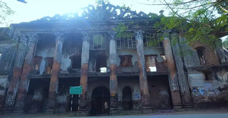 দুবলহাটি রাজবাড়ির নীরব কান্না