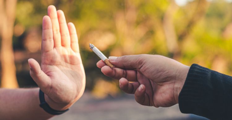 ইফতারের পরপরই ধূমপান স্ট্রোকের ঝুঁকি বাড়ায়