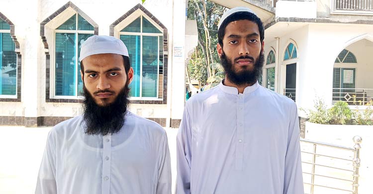 ছয় যুগ ধরে ১৬ মসজিদে বিনা হাদিয়ায় খতমে তারাবি পড়ান হাফেজরা