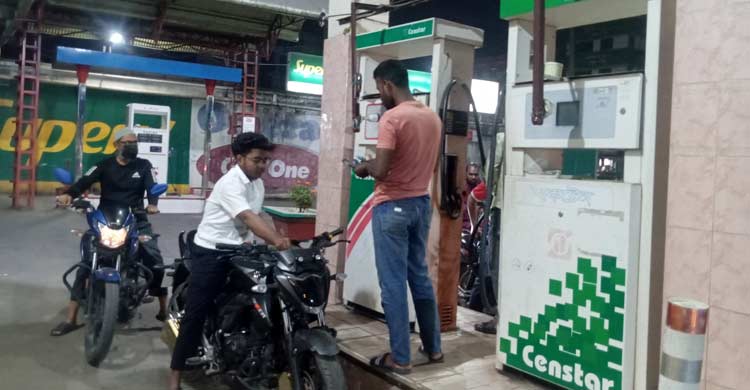 দুই লিটার নয়, ২০০ টাকায় বিক্রি হচ্ছে পেট্রোল