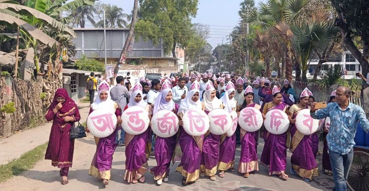 এমপির আধাঘণ্টা পরে এলেন ডিসি, নারী দিবসের র‌্যালি শুরু হতে বিলম্ব