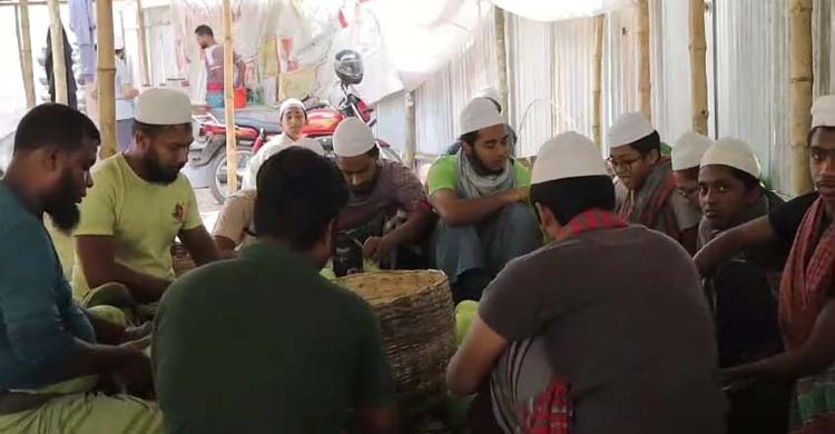 যশোরের এক মসজিদে ইতিকাফে দেশ-বিদেশের ১৭০০ মুসল্লি