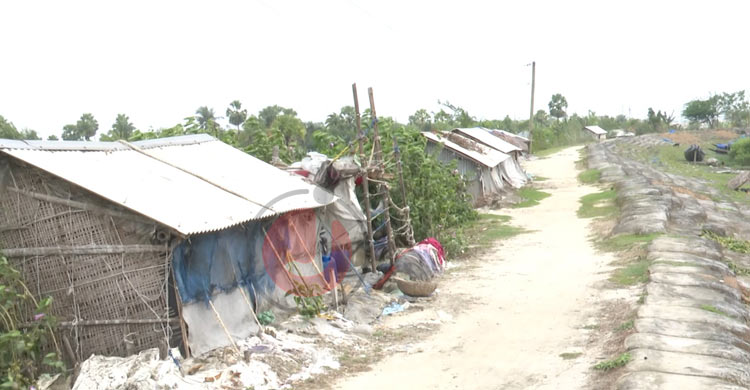 নোনাজলে ফিকে উপকূলের ঈদ আনন্দ