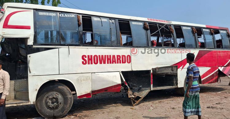 পদ্মায় বাসডুবি