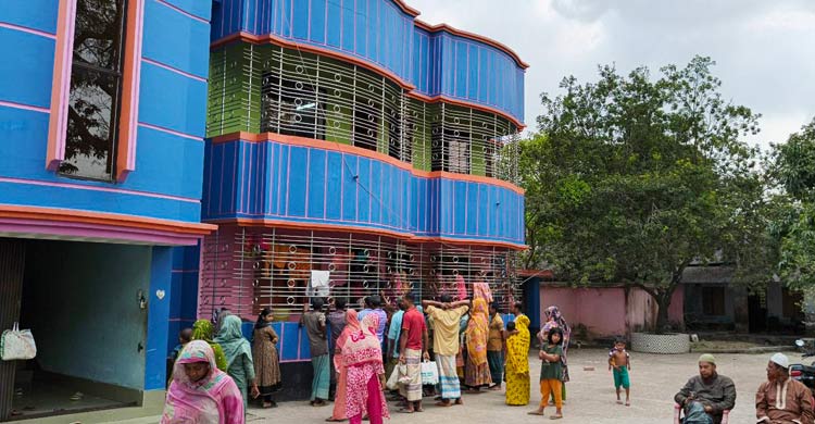 সাতক্ষীরায় ফুয়েল স্টেশন মালিকের বাড়িতে চুরি, সোনা-তেল লুট