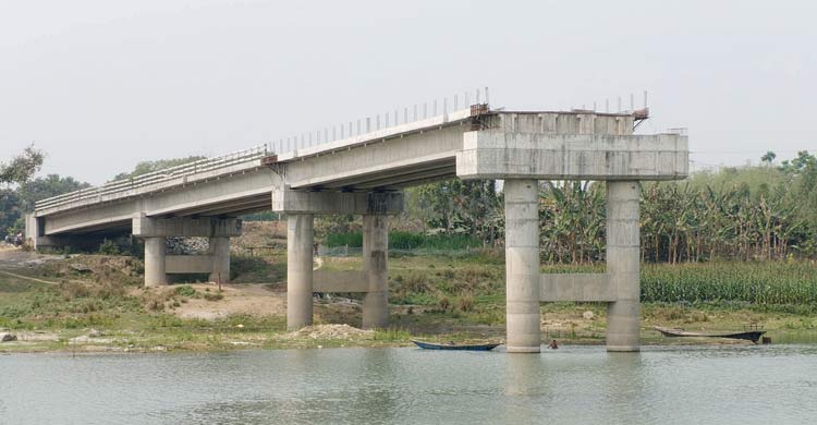 সময় পেরিয়ে তিন বছর, ৬৫ শতাংশে আটকে সেতুর কাজ