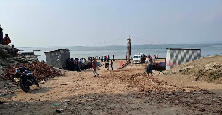 সেই পন্টুনে ওঠার সড়ক