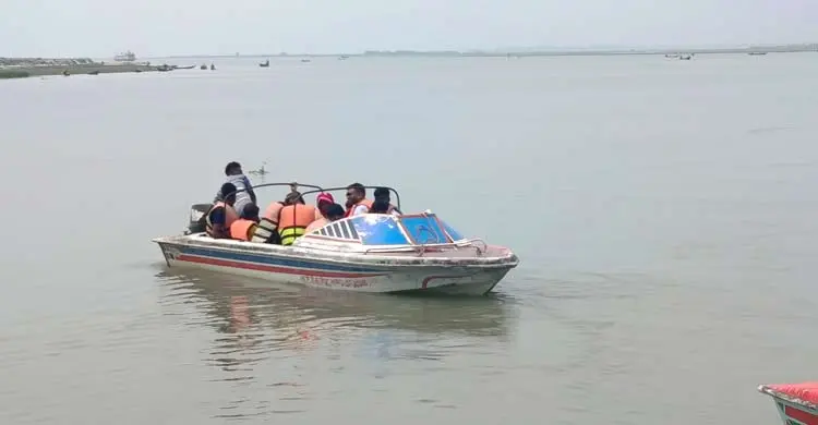 জ্বালানি সংকটে বন্ধের পথে ভোলা-বরিশাল স্পিডবোট চলাচল