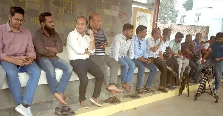 ময়মনসিংহে শিক্ষামন্ত্রীর অনুষ্ঠান বর্জন করলেন সাংবাদিকরা