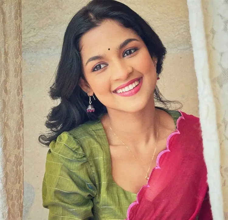 চৈত্র সংক্রান্তির সাজ হোক কোমল ও স্নিগ্ধ