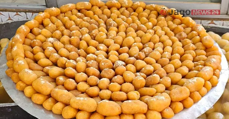 পহেলা বৈশাখে মিষ্টিমুখ, ক্রেতা-বিক্রেতার বন্ধন টিকে আছে যুগ যুগ ধরে