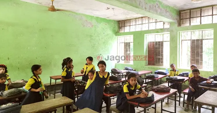 জীর্ণ ভবনে পাঠদান, ঝুঁকিতে ২৫ হাজার শিক্ষার্থী