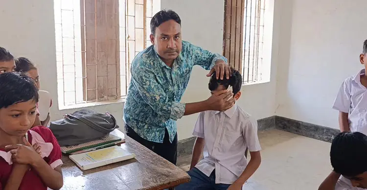 স্কুলে ক্লাস চলাকালীন খুলে পড়লো সিলিং ফ্যান, আহত ৫