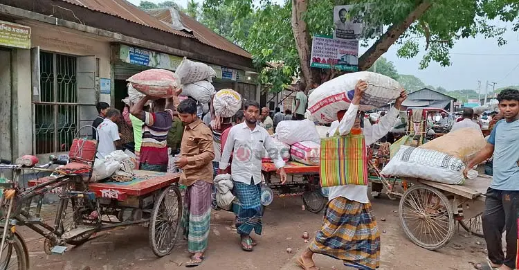 পেঁয়াজের ‘ধলতায়’ পুড়ছে কৃষকের কপাল