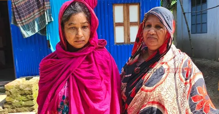 স্বামী ছেড়ে গেছেন, অন্ধ মেয়েকে আগলে রেখেছেন মা