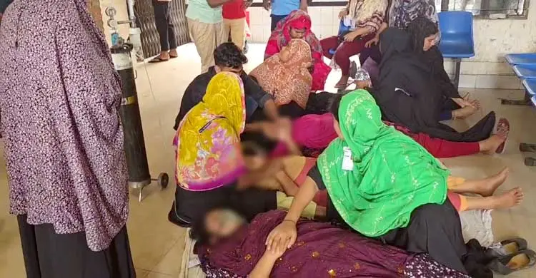 গাজীপুরে কারখানায় হঠাৎ অসুস্থ অর্ধশতাধিক শ্রমিক