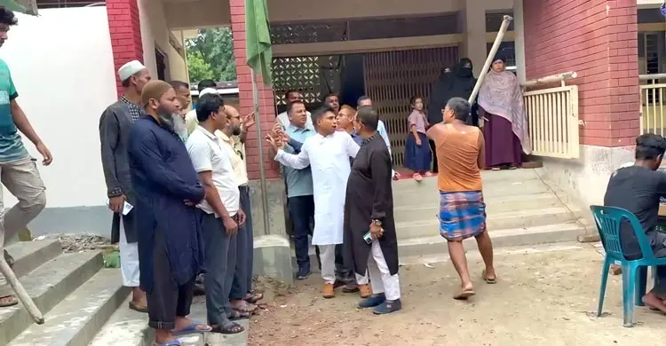 জাতীয় সংগীত চলাকালে চেয়ারম্যানের ওপর বিএনপি নেতার হামলা