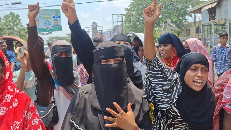 চাঁদপুরে কিশোরের মরদেহ নিয়ে সড়কে বিক্ষোভ