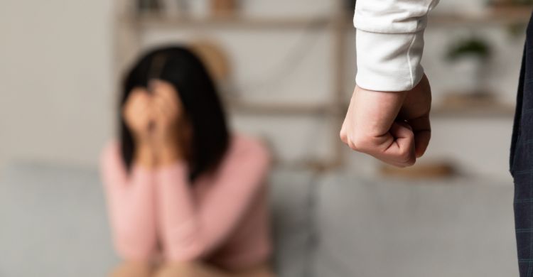 নারীরা কেন পুরুষের সহিংসতার শিকার হন