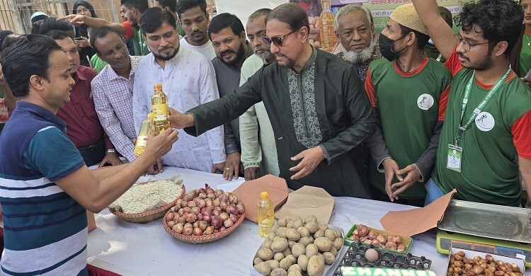 প্লাস্টিক জমা দিলেই মিলছে রমজানের বাজার