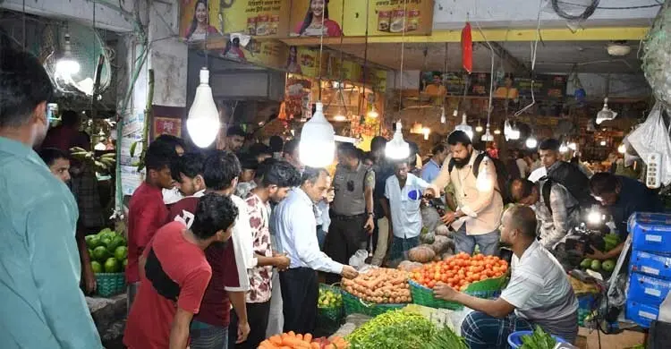 মূল্যতালিকা প্রদর্শন না করায় ৬ প্রতিষ্ঠানকে ২০ হাজার টাকা জরিমানা